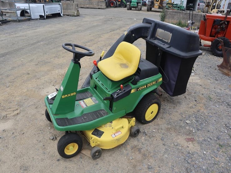 john-deere-riding-mower-image-4