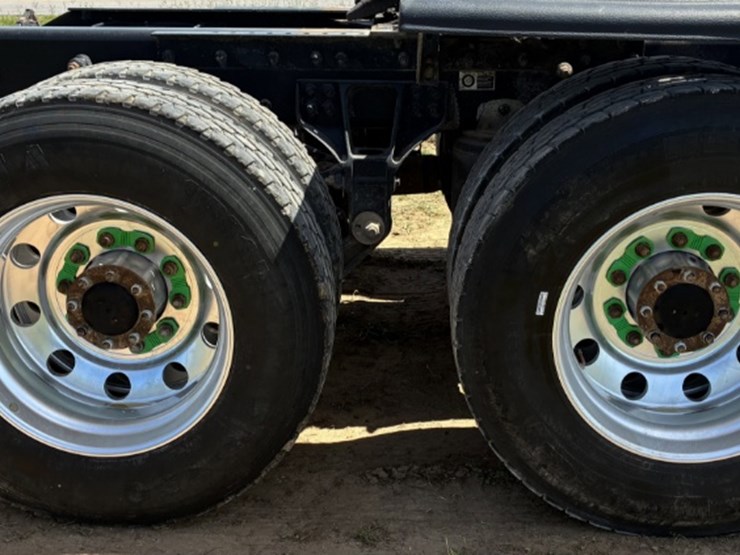 2020-kenworth-t880-image-12