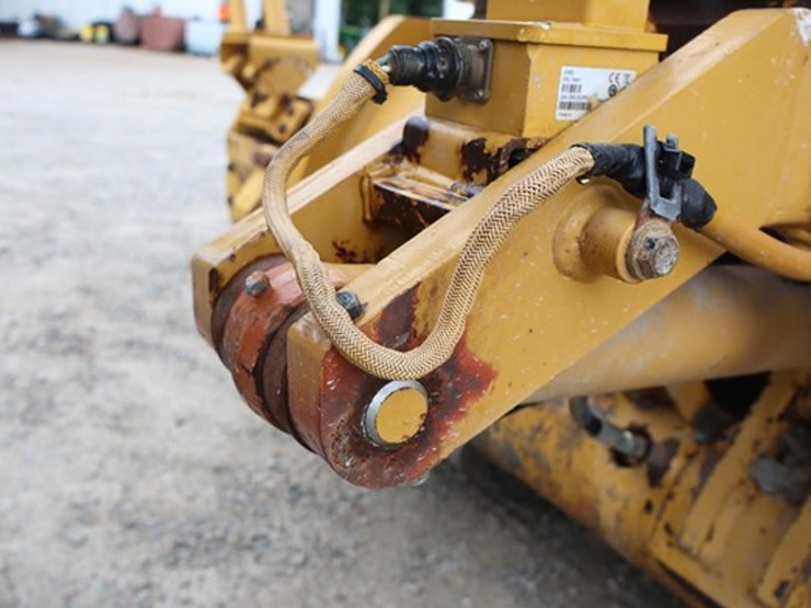 2016-caterpillar-140-image-37