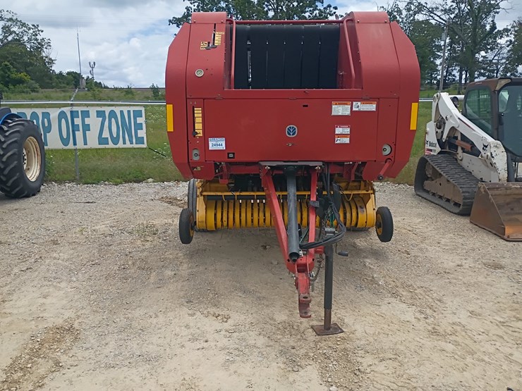 new-holland-br740-image-8