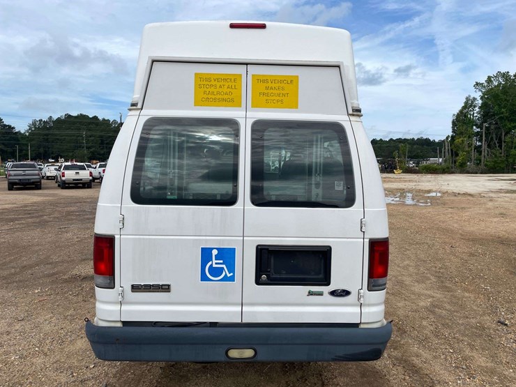 2010-ford-econoline-350-image-6