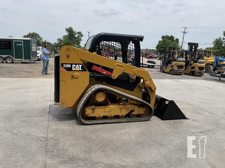 2018-caterpillar-239d-image-5