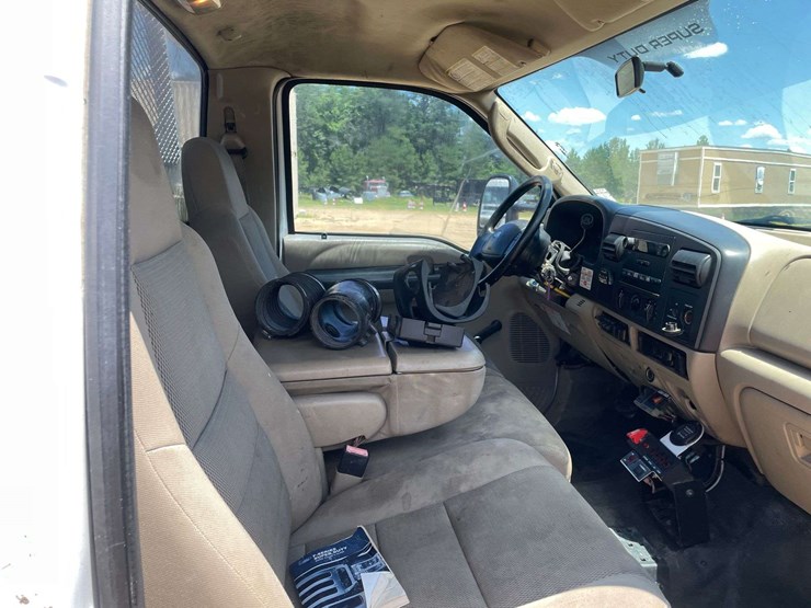 2006-ford-f550-image-18