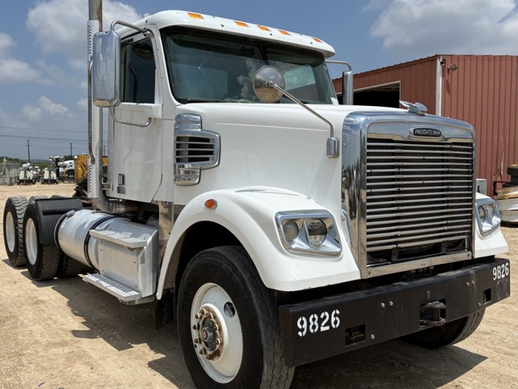 2016-freightliner-coronado-122-sd-image-3