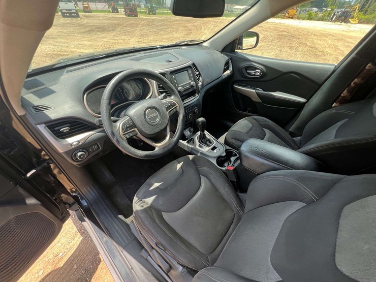 2018-jeep-cherokee-image-11
