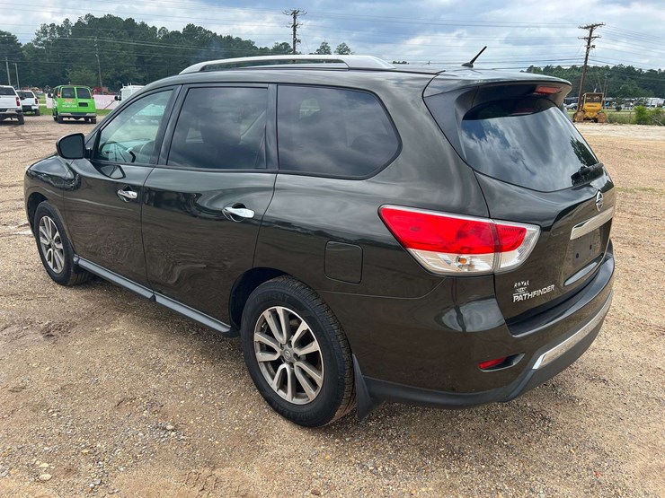 2015-nissan-pathfinder-image-2
