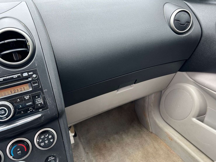 2012-nissan-rogue-image-38