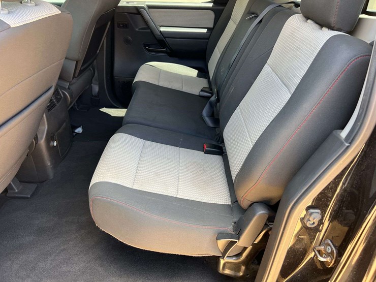 2012-nissan-titan-image-26