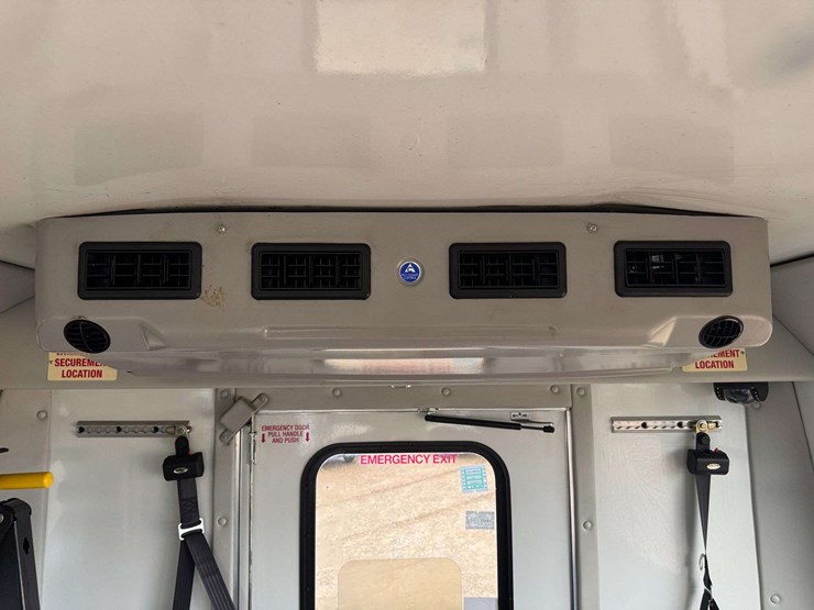 2018-ford-e350-image-17