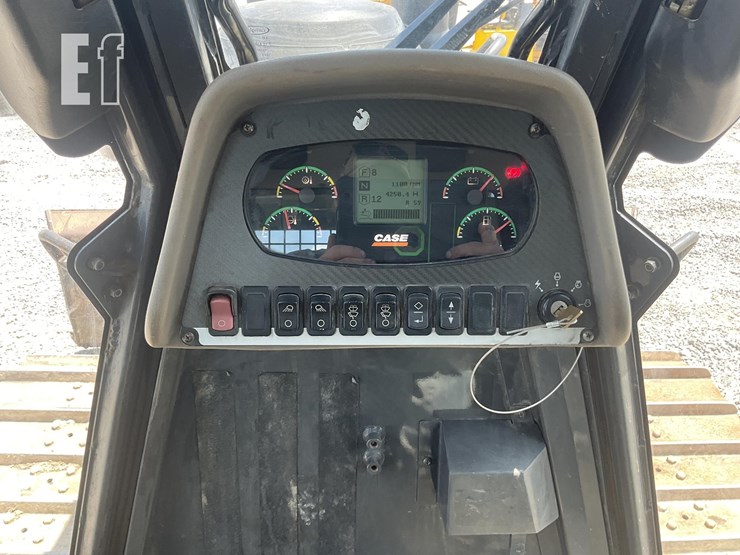 2016-case-850m-image-16