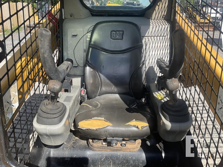 2017-caterpillar-259d-image-12