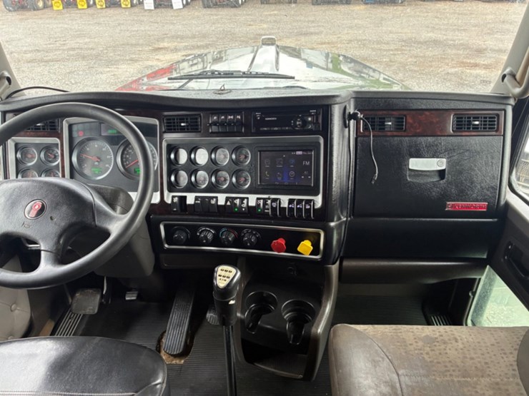 2018-kenworth-w900-image-17