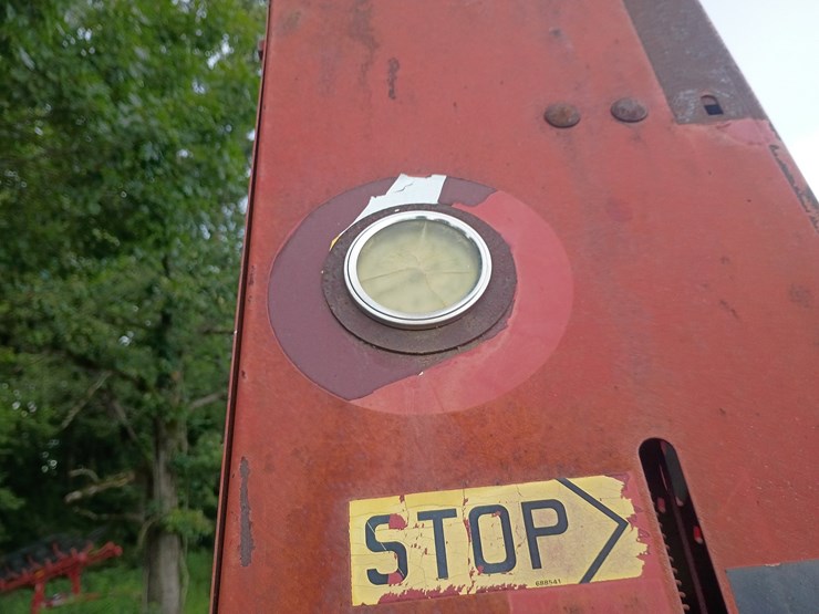 new-holland-660-image-22