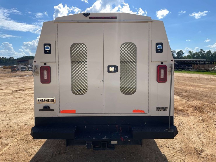 2019-chevrolet-express-3500-image-6