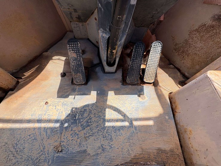 john-deere-444-image-16