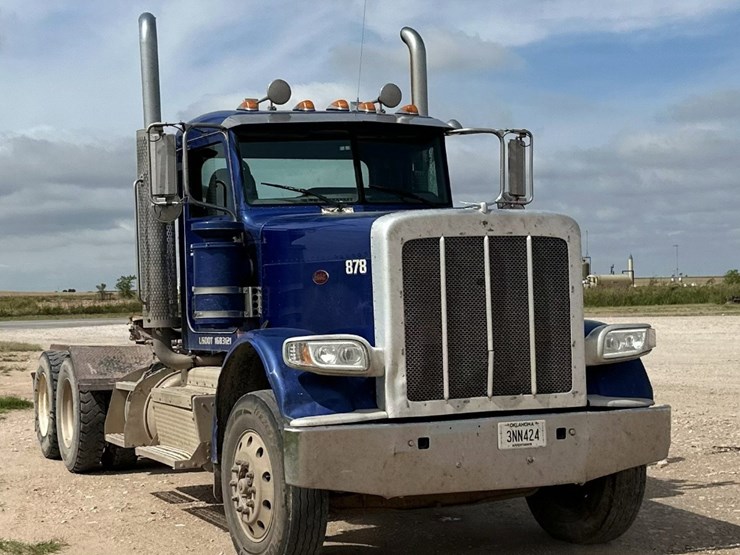 2015-peterbilt-389-image-2