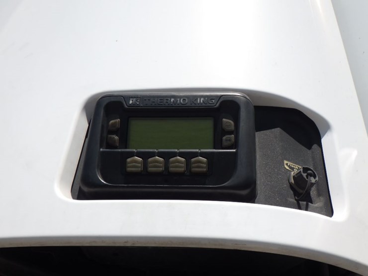 2010-utility-tautliner-image-23