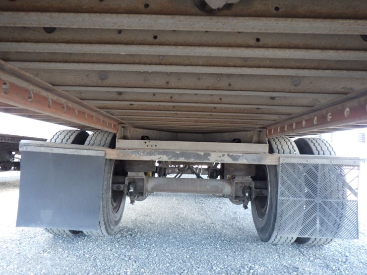2010-utility-tautliner-image-13