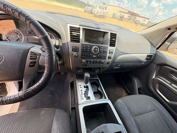 2015-nissan-armada-image-14