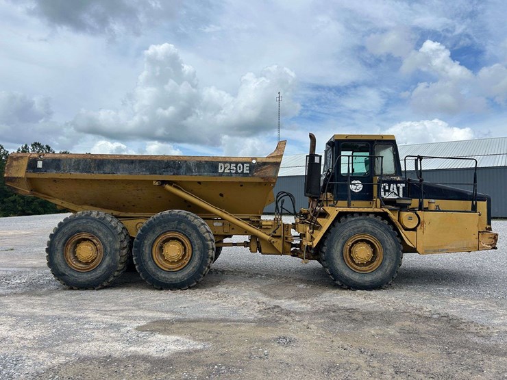caterpillar-d250e-image-6