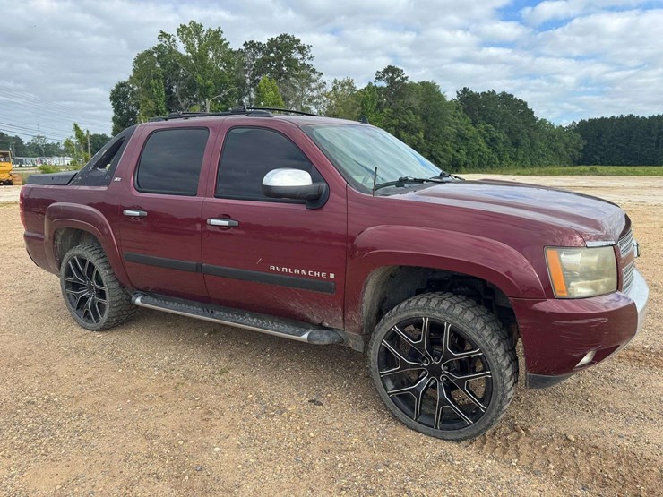 2008-chevrolet-avalanche-1500-image-2