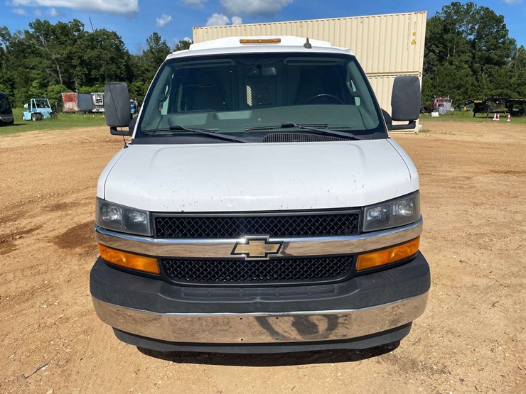 2019-chevrolet-express-3500-image-5