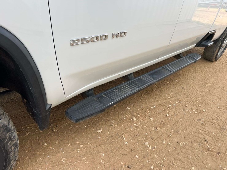 2021-chevrolet-silverado-2500-image-12