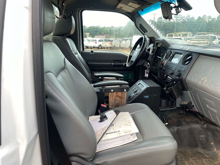 2014-ford-f550-image-19