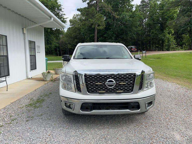 2017-nissan-titan-image-7