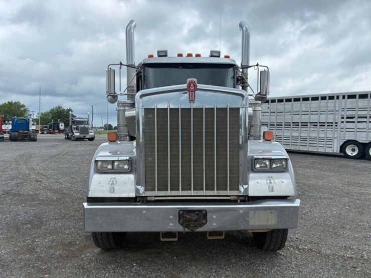 2018-kenworth-w900-image-2