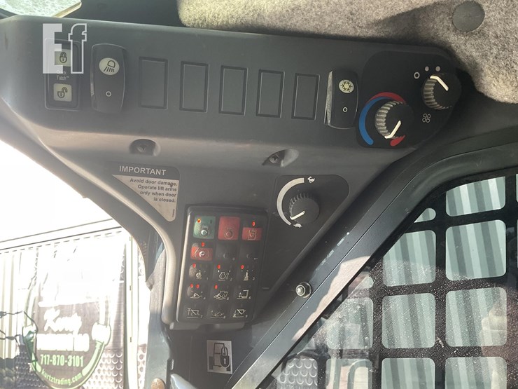 2017-deere-317g-image-16