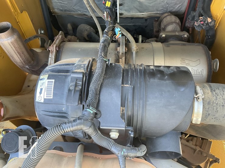 2019-deere-324g-image-16