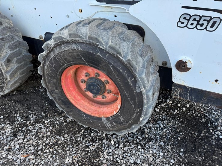2017-bobcat-s650-image-15