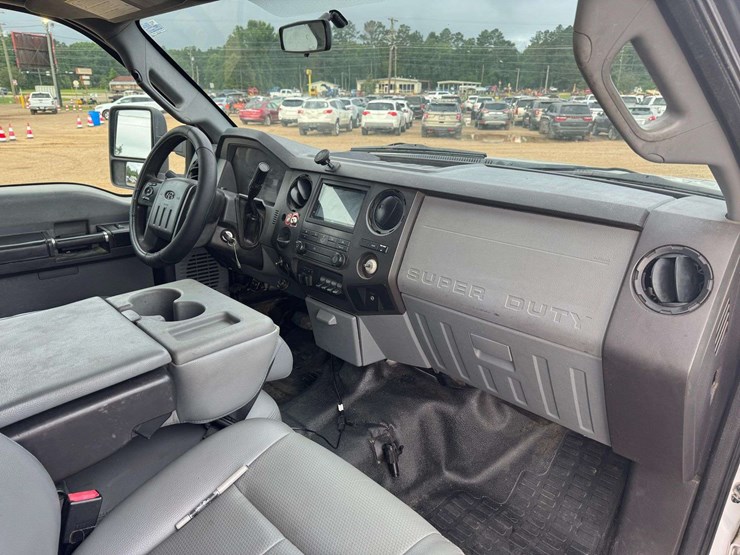 2012-ford-f550-image-17