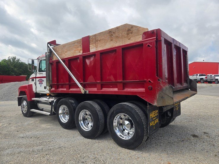 2003-mack-ch613-image-11