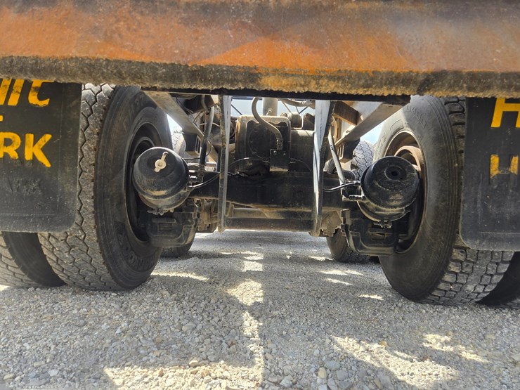 2003-mack-ch613-image-100