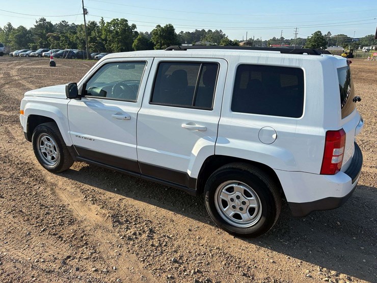 2016-jeep-patriot-sport-image-2