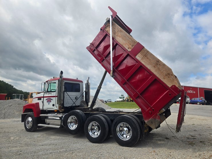 2003-mack-ch613-image-29