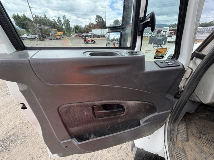 2012-international-7500-dump-truck-image-23