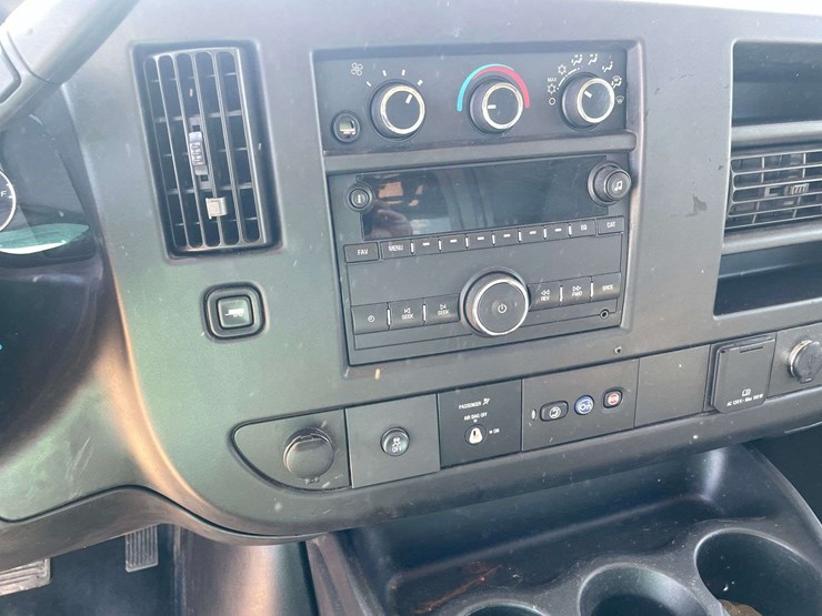 2019-chevrolet-express-3500-image-13