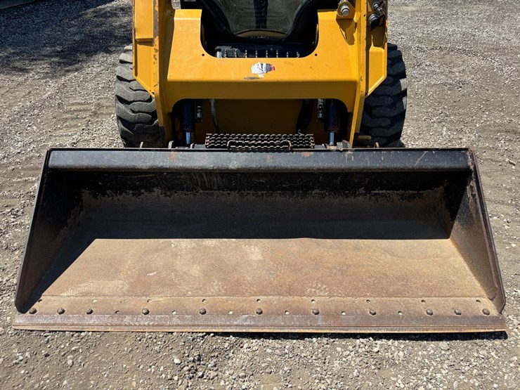 2019-caterpillar-236d3-image-10