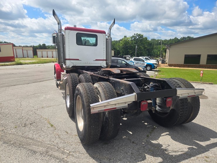 2004-peterbilt-378-image-13