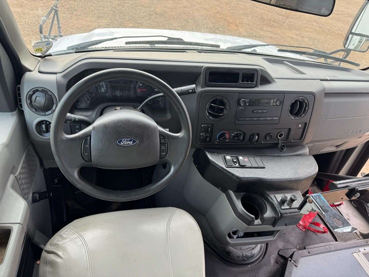 2018-ford-e350-image-15