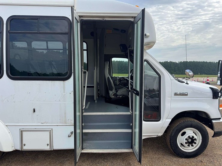 2018-ford-e350-image-13