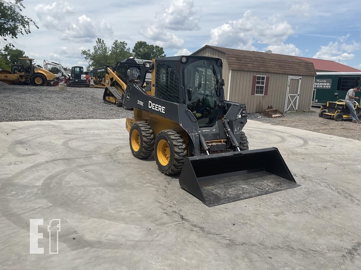 2016-deere-318e-image-6