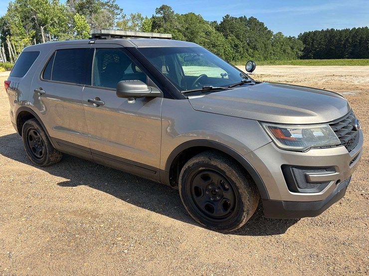 2016-ford-explorer-image-5