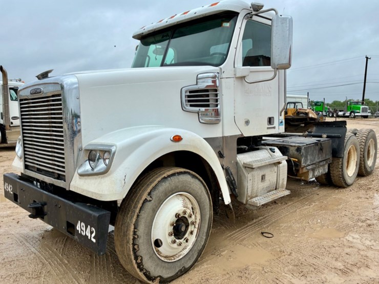 2013-freightliner-coronado-122-sd-image-1