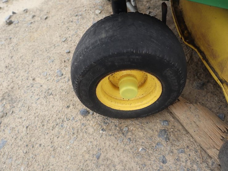 john-deere-riding-mower-image-11