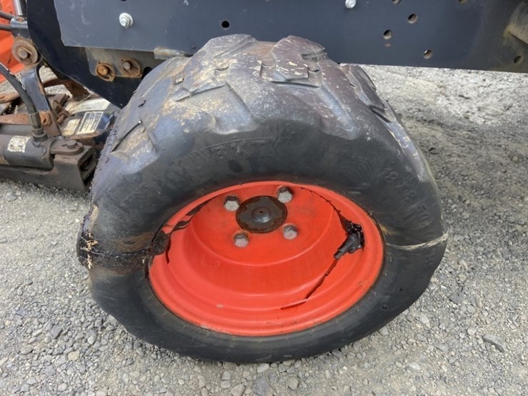 2014-kubota-bx2670-image-19