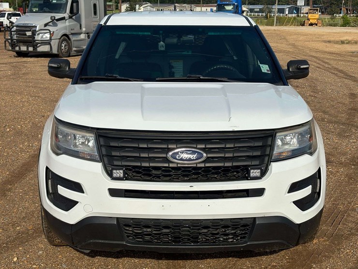 2016-ford-explorer-image-5